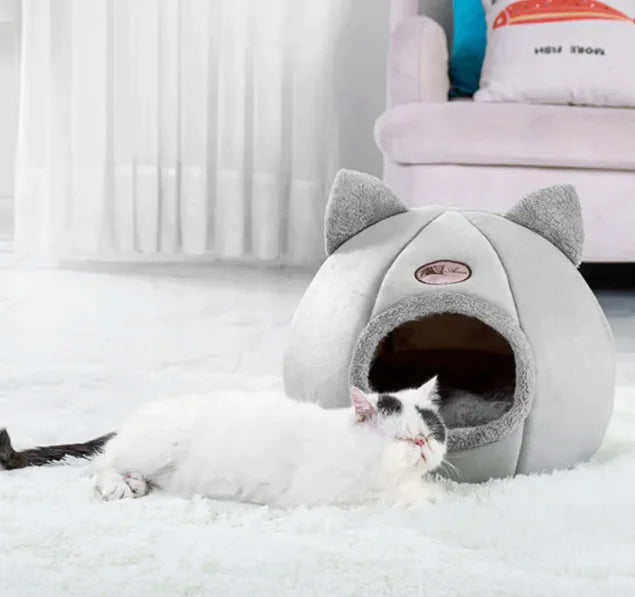 CozyNest Large Winter Cat Bed